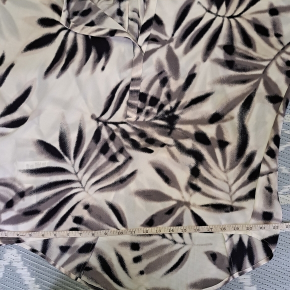 Bcbgmaxazria Ayanna Oversized Printed Top - Picture 9 of 10